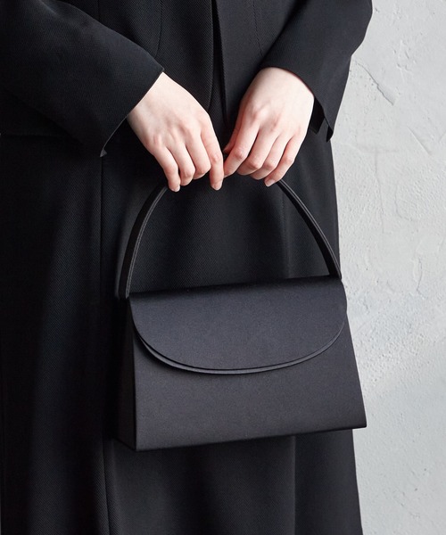 AIMER（エメ）の「【喪服・礼服用】ラウンドフラップブラックフォーマルバッグ（ハンドバッグ・レディース・ブラック・FREE）」の2枚目の写真