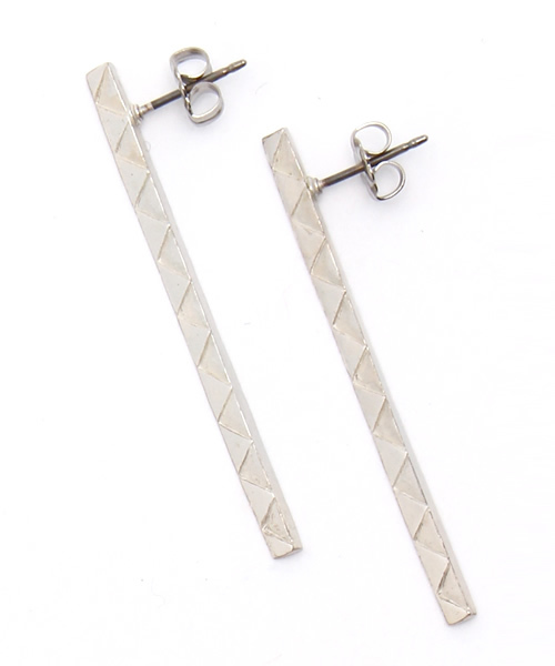 SCALA(スカラ)の「【SCALA/スカラ】T-POLE ピアス/made in JAPAN(日本製)(ピアス(両耳用)・レディース・アンティークシルバー/ゴールド系その他/アンティークゴールド・FREE)」の2枚目の写真