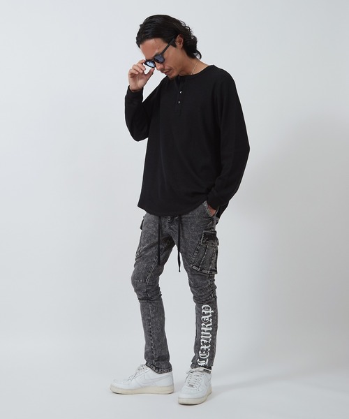 NULL(ヌル)の「【NULL】ロゴプリント スリムテーパード デニム カーゴパンツ(カーゴパンツ・メンズ・ブラック/ブルー・LARGE/X-LARGE/SMALL/MEDIUM)」の19枚目の写真