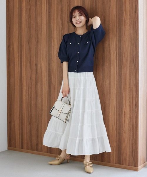 mysty woman(ミスティウーマン)の「メタルボタンパフスリーブカーディガン 572879(カーディガン/ボレロ・レディース・オフホワイト/グレイッシュブルー/ブラウン/ネイビー・FREE)」の5枚目の写真