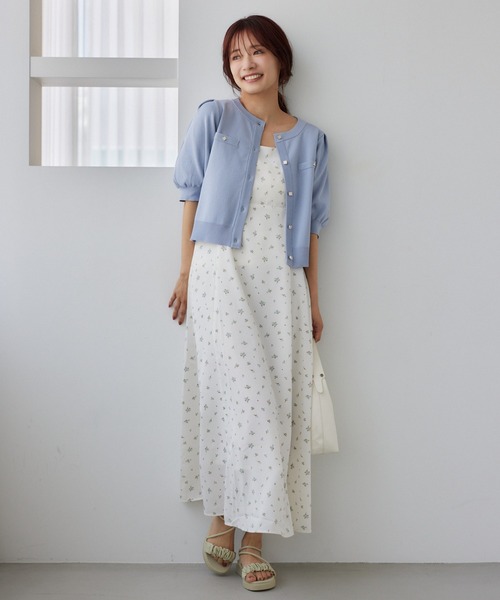 mysty woman(ミスティウーマン)の「メタルボタンパフスリーブカーディガン 572879(カーディガン/ボレロ・レディース・オフホワイト/グレイッシュブルー/ブラウン/ネイビー・FREE)」の6枚目の写真