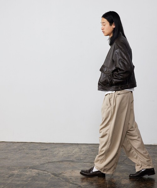 BEAMS（ビームス）の「ワイドショートフィット シープレザー ジャケット（ブルゾン・メンズ・ブラック/ダークブラウン・S/M/L/XL）」の4枚目の写真