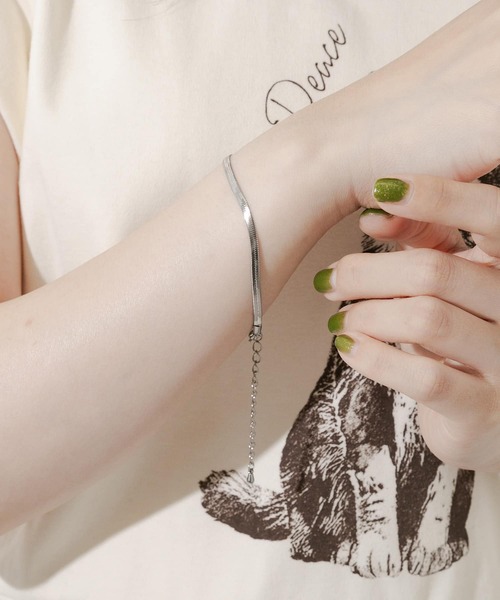 SMELLY（スメリー）の「ステンレスヒラスネークブレスレット（ブレスレット・レディース・シルバー・-）」の2枚目の写真