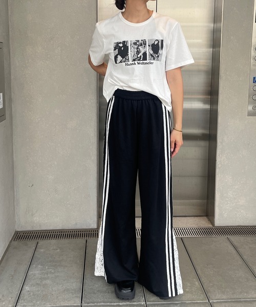 ROGER AND RAW（ロジャーアンドロウ）の「ショート丈フォトプリントTシャツ（Tシャツ/カットソー・レディース・ホワイト/チャコールグレー/ブラック・FREE）」の4枚目の写真
