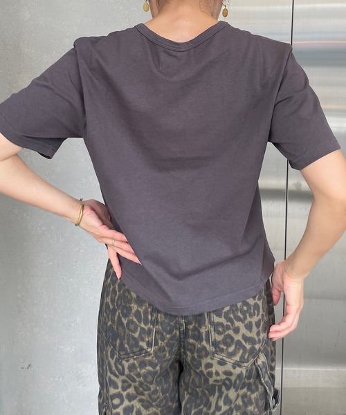 ROGER AND RAW（ロジャーアンドロウ）の「ショート丈フォトプリントTシャツ（Tシャツ/カットソー・レディース・ホワイト/チャコールグレー/ブラック・FREE）」の18枚目の写真