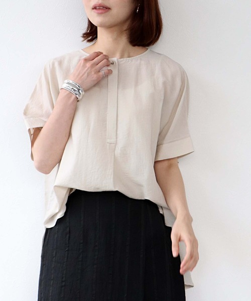 Jines(ジネス)の「テンセルナイロンきれいめブラウス(シャツ/ブラウス・レディース・チャコールグレー/ベージュ/ネイビー/ブルー/モカ・38)」の4枚目の写真