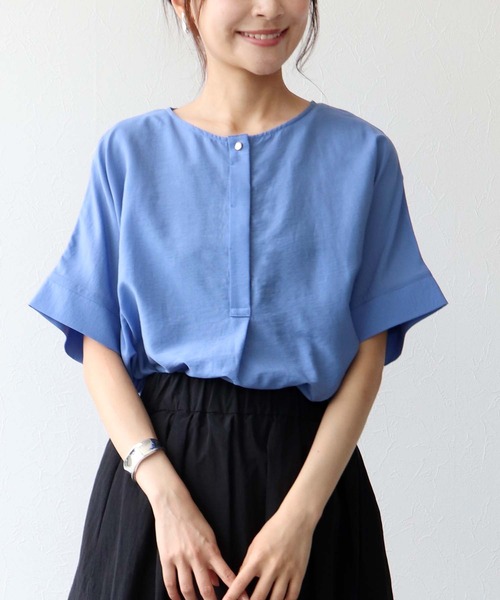 Jines(ジネス)の「テンセルナイロンきれいめブラウス(シャツ/ブラウス・レディース・チャコールグレー/ベージュ/ネイビー/ブルー/モカ・38)」の1枚目の写真