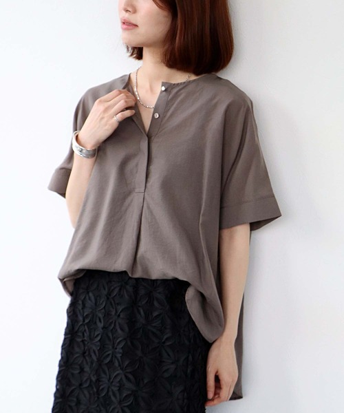 Jines(ジネス)の「テンセルナイロンきれいめブラウス(シャツ/ブラウス・レディース・チャコールグレー/ベージュ/ネイビー/ブルー/モカ・38)」の3枚目の写真