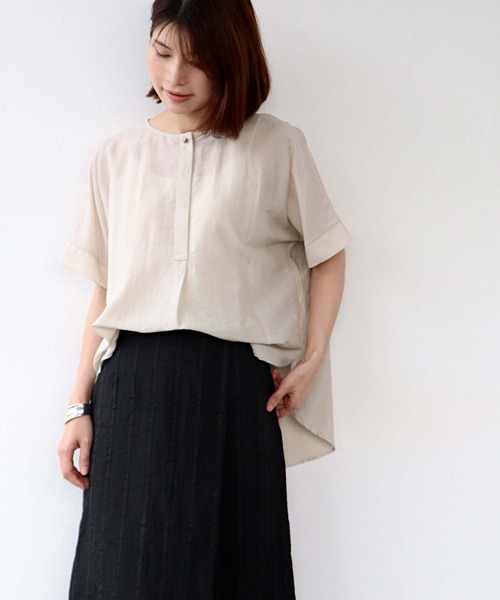 Jines(ジネス)の「テンセルナイロンきれいめブラウス(シャツ/ブラウス・レディース・チャコールグレー/ベージュ/ネイビー/ブルー/モカ・38)」の8枚目の写真