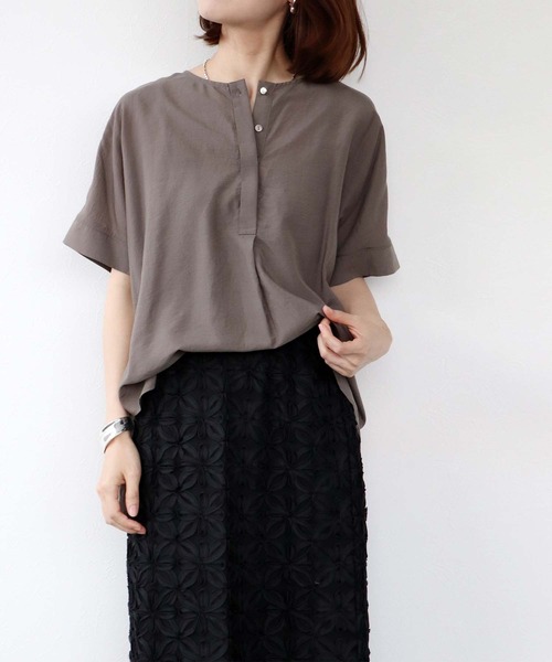Jines(ジネス)の「テンセルナイロンきれいめブラウス(シャツ/ブラウス・レディース・チャコールグレー/ベージュ/ネイビー/ブルー/モカ・38)」の9枚目の写真