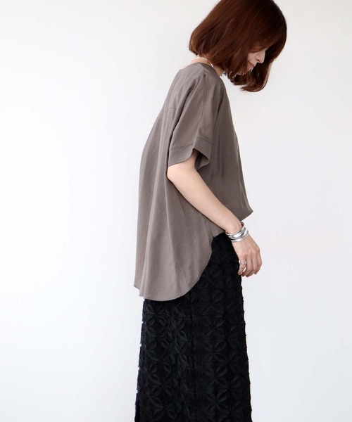 Jines(ジネス)の「テンセルナイロンきれいめブラウス(シャツ/ブラウス・レディース・チャコールグレー/ベージュ/ネイビー/ブルー/モカ・38)」の11枚目の写真