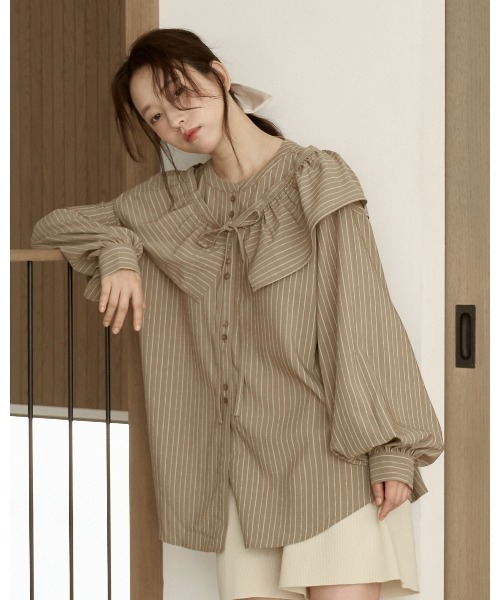 moi tytto（モイテュット）の「取り外しフリルシャツ（シャツ/ブラウス・レディース・ブラウン/ナチュラル/グレイッシュベージュ/ベージュ・FREE）」の2枚目の写真