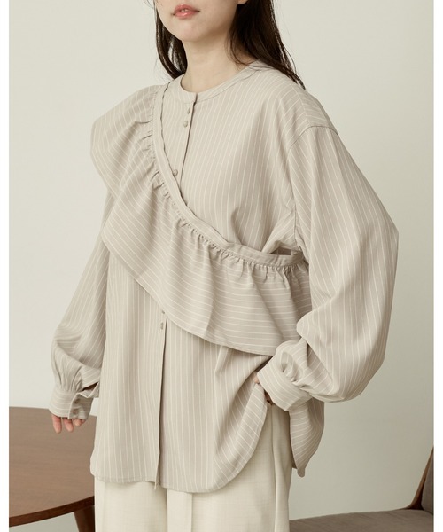 moi tytto（モイテュット）の「取り外しフリルシャツ（シャツ/ブラウス・レディース・ブラウン/ナチュラル/グレイッシュベージュ/ベージュ・FREE）」の4枚目の写真