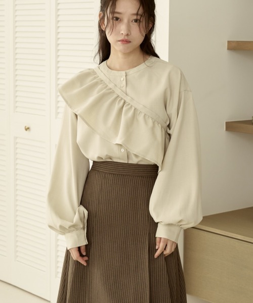 moi tytto（モイテュット）の「取り外しフリルシャツ（シャツ/ブラウス・レディース・ブラウン/ナチュラル/グレイッシュベージュ/ベージュ・FREE）」の7枚目の写真
