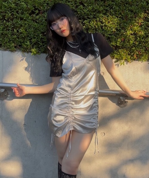 JEANASIS(ジーナシス)の「【25quee】サテンギャザーミニワンピース/592832(ワンピース・レディース・オフホワイト/グレー・FREE)」の2枚目の写真