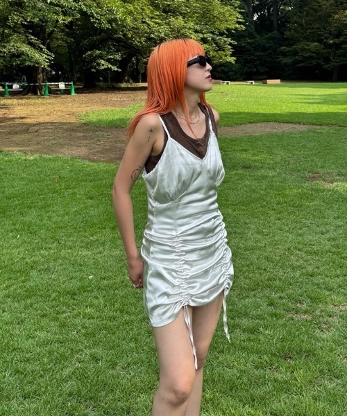 JEANASIS(ジーナシス)の「【25quee】サテンギャザーミニワンピース/592832(ワンピース・レディース・オフホワイト/グレー・FREE)」の13枚目の写真