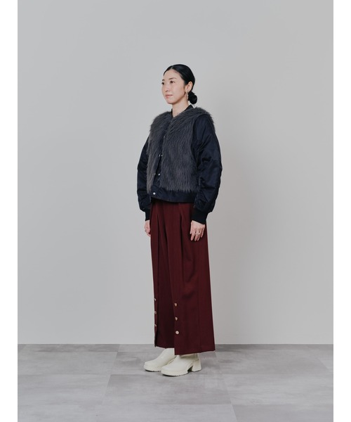 TEVALT（ヴァレット）の「ダブル衿配色ファーベストレイヤードライク中綿ジャケット（ダウンジャケット/コート・レディース・ブラック/ベージュ・38）」の16枚目の写真