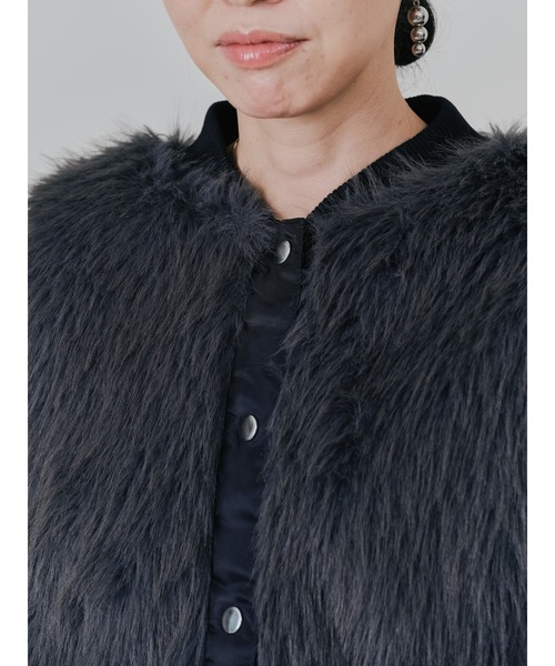 TEVALT（ヴァレット）の「ダブル衿配色ファーベストレイヤードライク中綿ジャケット（ダウンジャケット/コート・レディース・ブラック/ベージュ・38）」の8枚目の写真