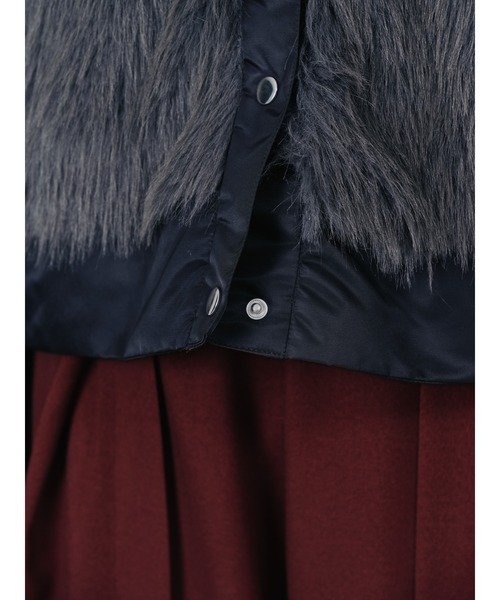 TEVALT（ヴァレット）の「ダブル衿配色ファーベストレイヤードライク中綿ジャケット（ダウンジャケット/コート・レディース・ブラック/ベージュ・38）」の10枚目の写真