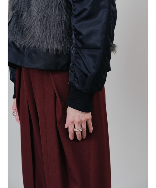 TEVALT（ヴァレット）の「ダブル衿配色ファーベストレイヤードライク中綿ジャケット（ダウンジャケット/コート・レディース・ブラック/ベージュ・38）」の12枚目の写真