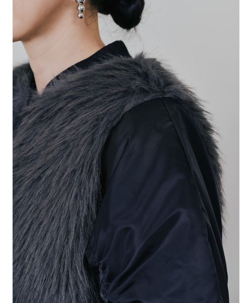 TEVALT（ヴァレット）の「ダブル衿配色ファーベストレイヤードライク中綿ジャケット（ダウンジャケット/コート・レディース・ブラック/ベージュ・38）」の13枚目の写真