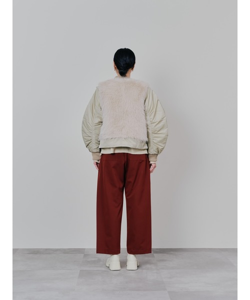 TEVALT（ヴァレット）の「ダブル衿配色ファーベストレイヤードライク中綿ジャケット（ダウンジャケット/コート・レディース・ブラック/ベージュ・38）」の4枚目の写真