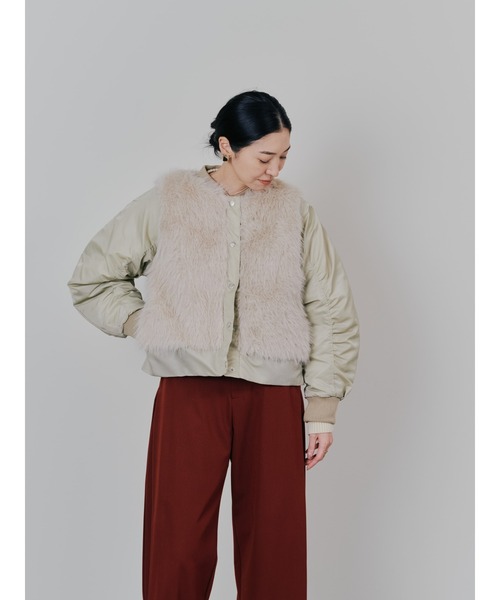 TEVALT（ヴァレット）の「ダブル衿配色ファーベストレイヤードライク中綿ジャケット（ダウンジャケット/コート・レディース・ブラック/ベージュ・38）」の21枚目の写真