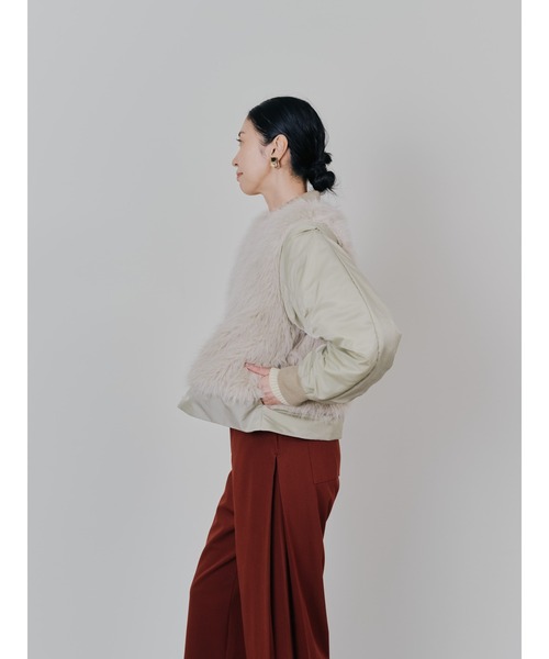 TEVALT（ヴァレット）の「ダブル衿配色ファーベストレイヤードライク中綿ジャケット（ダウンジャケット/コート・レディース・ブラック/ベージュ・38）」の22枚目の写真