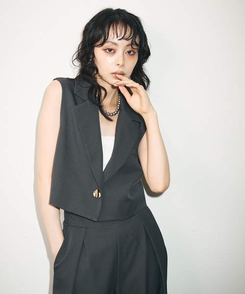 Trish（トリッシュ）の「ショートジレ+タックパンツセットアップ（スーツパンツ・レディース・ブラック/チャコールグレー・MEDIUM）」の3枚目の写真