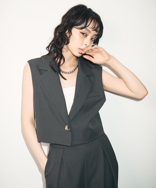 Trish（トリッシュ）の「ショートジレ+タックパンツセットアップ（スーツパンツ・レディース・ブラック/チャコールグレー・MEDIUM）」の4枚目の写真