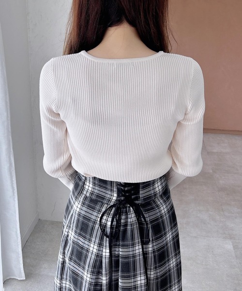 INGNI（イング）の「【WEB限定】クロスチョーカー長袖ニット（ニット/セーター・レディース・ブラック/オフホワイト/グレー/ボルドー・M）」の7枚目の写真