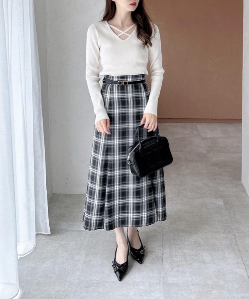 INGNI（イング）の「【WEB限定】クロスチョーカー長袖ニット（ニット/セーター・レディース・ブラック/オフホワイト/グレー/ボルドー・M）」の8枚目の写真