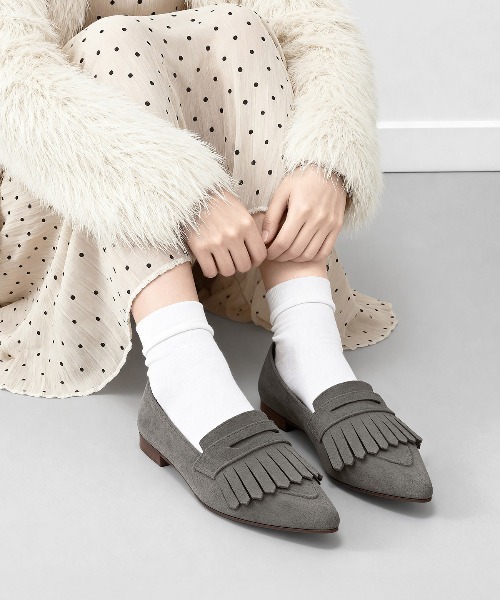 MAMIAN（マミアン）の「ポインテッドトゥ フリンジ ローファー（ローファー・レディース・ネイビー/ベージュ/レッド/チャコールグレー/ブラック・25.0cm/24.5cm/24.0cm/23.5cm/23.0cm/22.5cm）」の2枚目の写真