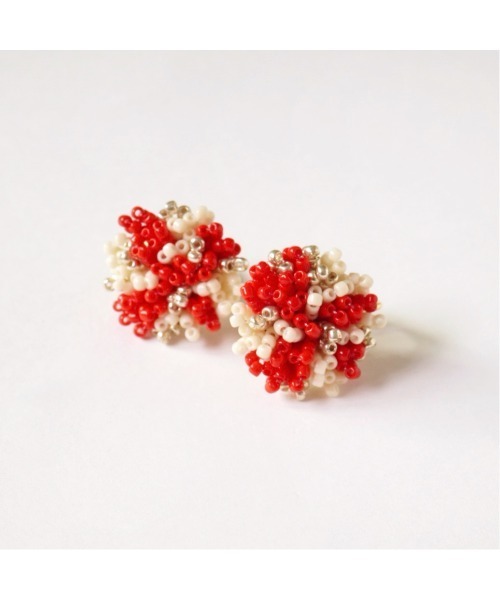 tone(トーン)の「【colore】ニュアンス柄 ビーズの大粒ピアス(MA)(ピアス(両耳用)・レディース・レッド・FREE)」の5枚目の写真