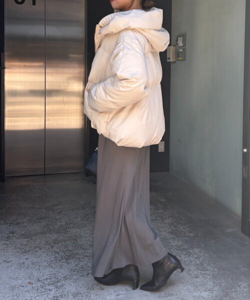 Jena espace merveilleux(ジェナ エスパスメルヴェイユ)の「【首元あったか/再入荷】リブ襟ショートダウン(ダウンジャケット/コート・レディース・チャコールグレー/アイボリー・FREE)」の6枚目の写真