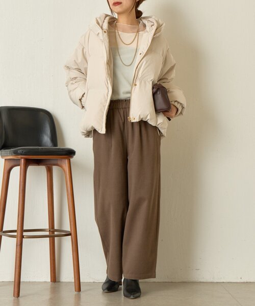 Jena espace merveilleux(ジェナ エスパスメルヴェイユ)の「【首元あったか/再入荷】リブ襟ショートダウン(ダウンジャケット/コート・レディース・チャコールグレー/アイボリー・FREE)」の11枚目の写真