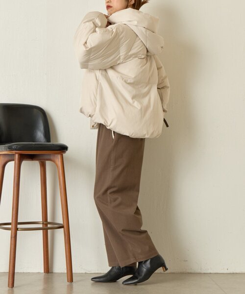 Jena espace merveilleux(ジェナ エスパスメルヴェイユ)の「【首元あったか/再入荷】リブ襟ショートダウン(ダウンジャケット/コート・レディース・チャコールグレー/アイボリー・FREE)」の12枚目の写真