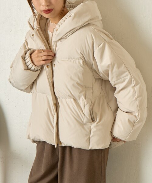 Jena espace merveilleux(ジェナ エスパスメルヴェイユ)の「【首元あったか/再入荷】リブ襟ショートダウン(ダウンジャケット/コート・レディース・チャコールグレー/アイボリー・FREE)」の15枚目の写真