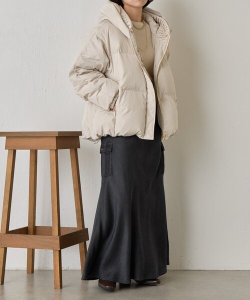 Jena espace merveilleux(ジェナ エスパスメルヴェイユ)の「【首元あったか/再入荷】リブ襟ショートダウン(ダウンジャケット/コート・レディース・チャコールグレー/アイボリー・FREE)」の16枚目の写真