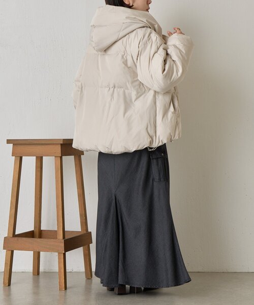 Jena espace merveilleux(ジェナ エスパスメルヴェイユ)の「【首元あったか/再入荷】リブ襟ショートダウン(ダウンジャケット/コート・レディース・チャコールグレー/アイボリー・FREE)」の17枚目の写真