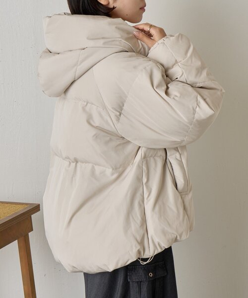 Jena espace merveilleux(ジェナ エスパスメルヴェイユ)の「【首元あったか/再入荷】リブ襟ショートダウン(ダウンジャケット/コート・レディース・チャコールグレー/アイボリー・FREE)」の21枚目の写真