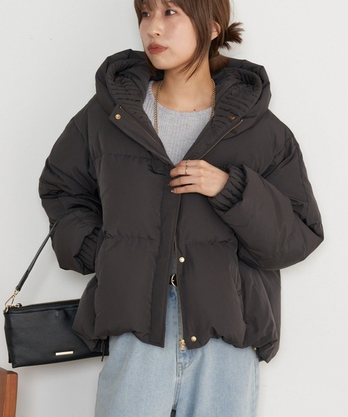 Jena espace merveilleux(ジェナ エスパスメルヴェイユ)の「【首元あったか/再入荷】リブ襟ショートダウン(ダウンジャケット/コート・レディース・チャコールグレー/アイボリー・FREE)」の1枚目の写真