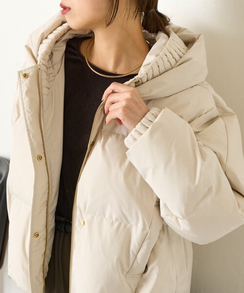 Jena espace merveilleux(ジェナ エスパスメルヴェイユ)の「【首元あったか/再入荷】リブ襟ショートダウン(ダウンジャケット/コート・レディース・チャコールグレー/アイボリー・FREE)」の2枚目の写真