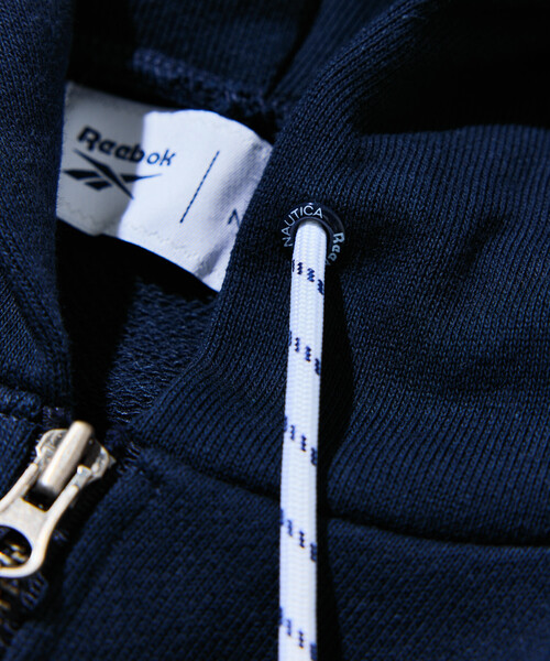 FREAK'S STORE(フリークスストア)の「Reebok × NAUTICA/リーボック × ノーティカ 【Exclusive】 ヘビーウェイト ダブルネームアーチロゴ ジップフーディー/クロップド丈 アーチロゴ スウェット/ジップパーカ(パーカー・レディース・ライトグレー/ネイビー・フリ-)」の13枚目の写真