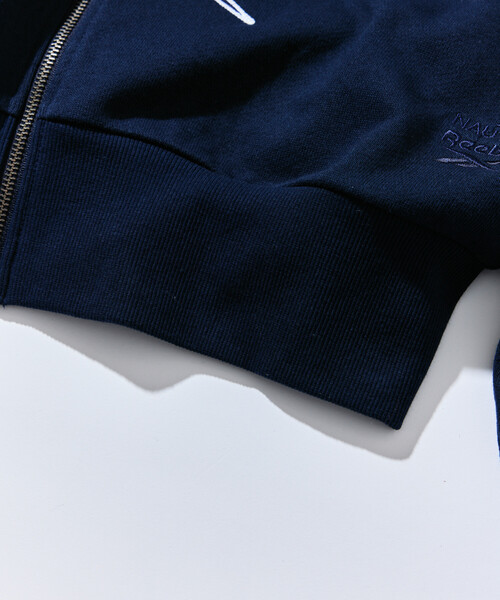 FREAK'S STORE(フリークスストア)の「Reebok × NAUTICA/リーボック × ノーティカ 【Exclusive】 ヘビーウェイト ダブルネームアーチロゴ ジップフーディー/クロップド丈 アーチロゴ スウェット/ジップパーカ(パーカー・レディース・ライトグレー/ネイビー・フリ-)」の20枚目の写真