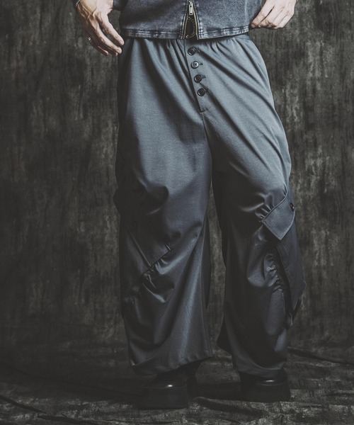 NO ID.（ノーアイディ）の「【NO ID.】Side Gather Wide Cargo Pants / サイド ギャザー ワイド カーゴ パンツ（カーゴパンツ・メンズ・ブラック/グレー・2(M)/1(S)）」の22枚目の写真