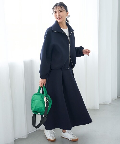 UNFILO(アンフィーロ)の「【VERY×UNFILOコラボ】BEAUTY FORM JERSEY+ ボリューム フレアスカート(スカート・レディース・ブラック系/ネイビー系/ベージュ系/ダークブラウン系・X-LARGE)」の4枚目の写真