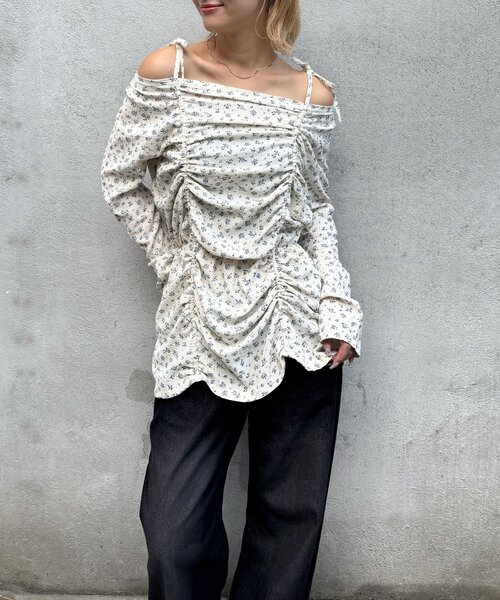 WHO'S WHO gallery(フーズフーギャラリー)の「花柄シャーリングチュニックワンピース(ワンピース・レディース・ブラック/ホワイト・FREE)」の1枚目の写真