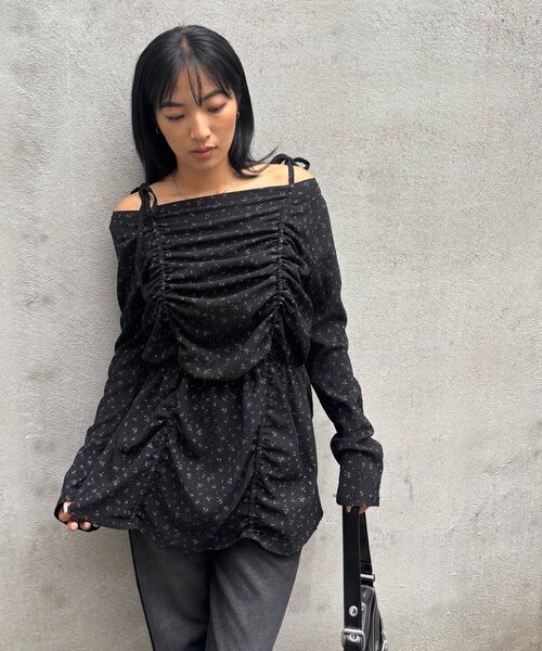 WHO'S WHO gallery(フーズフーギャラリー)の「花柄シャーリングチュニックワンピース(ワンピース・レディース・ブラック/ホワイト・FREE)」の5枚目の写真