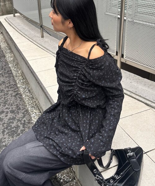WHO'S WHO gallery(フーズフーギャラリー)の「花柄シャーリングチュニックワンピース(ワンピース・レディース・ブラック/ホワイト・FREE)」の4枚目の写真